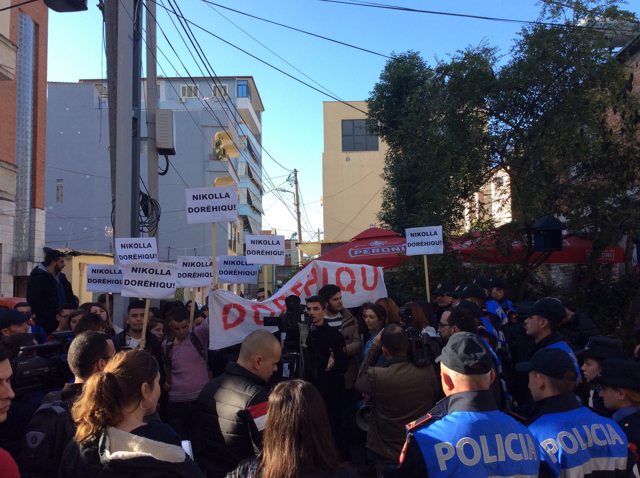 Police Blocks Student Protest in front of Ministry of Education