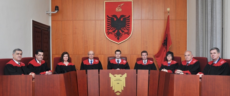 Constitutional Court Sends Venice Commission Retranslation of Vetting Law