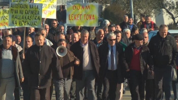 Ballsh Oil Workers Again Protest for Their Wages