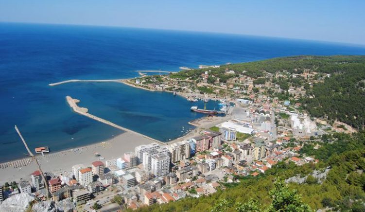 Albanian Authorities Issue Arrest Warrant after Oil Spill in Shengjin Beach