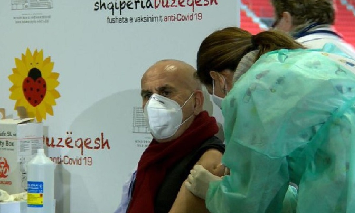 Albanian Doctor Infected with COVID-19 Two Weeks after First Vaccine Dose