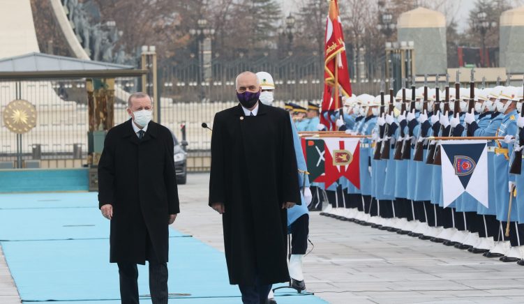 Erdogan Welcomes Rama with an Official Ceremony