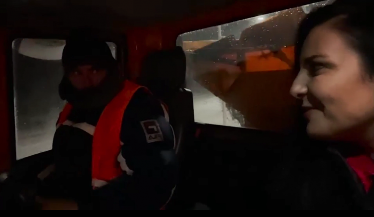 baluku snow plow 1 Minister Teams Up with Snow Plow Driver to Clean a Road