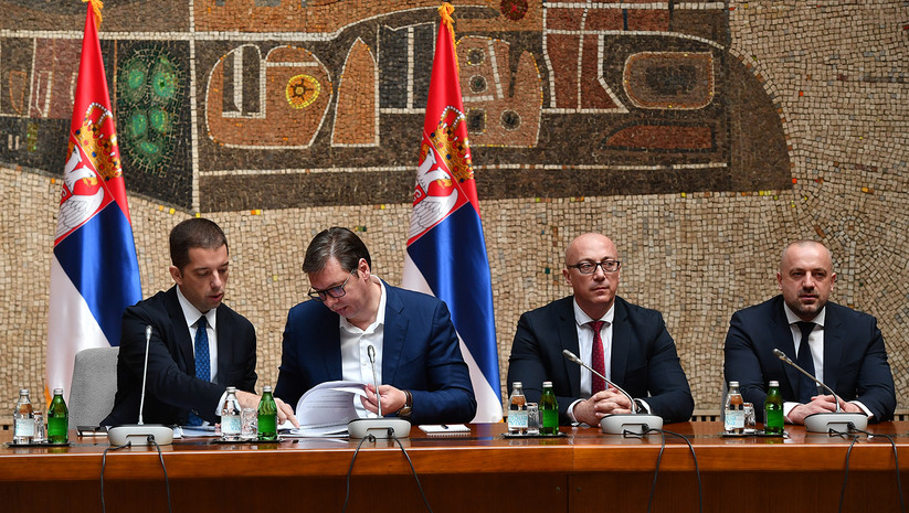 Vucic Rallies Kosovo Serbs against Government Decision to Take Control of Electric Station