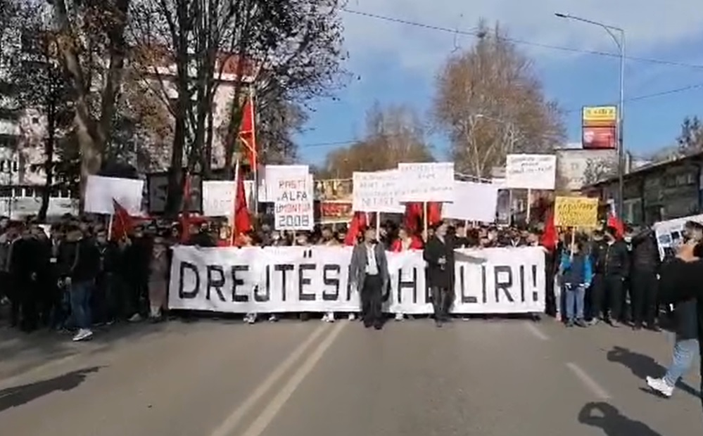 Protest Erupts in Skopje against the Sentencing of 5 Albanians for the Killing of 5 Macedonians