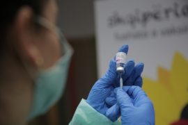 Albanian Teachers Concerned over Safety of AstraZeneca Vaccine