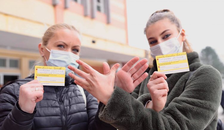 kosovo albania vaccine First 500 Medical Staff from Kosovo Vaccinated in Albania