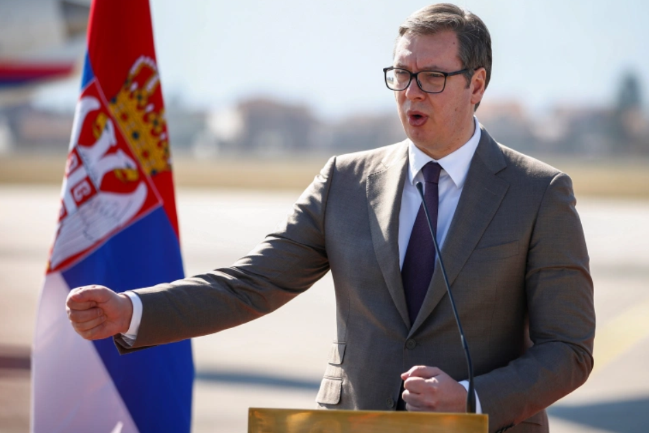 Vucic Urges Kosovo Serbs to Keep Border Roads Blocked 