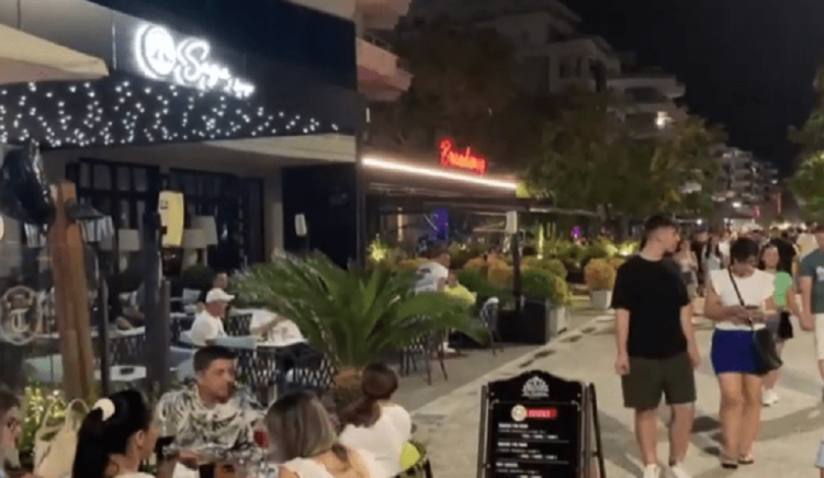 vlore Albanian Business Owners in Vlora Protest COVID-19 Curfew