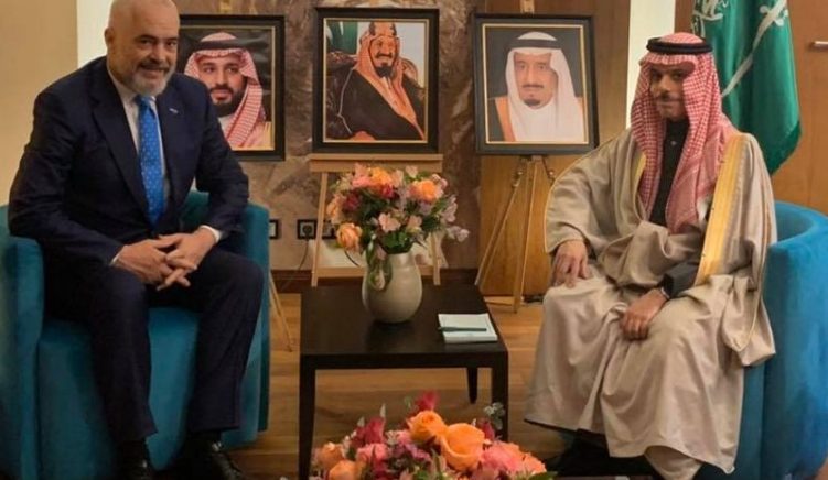 Albanian Prime Minister Discusses Green Initiatives and Cooperation with Saudi Foreign Minister