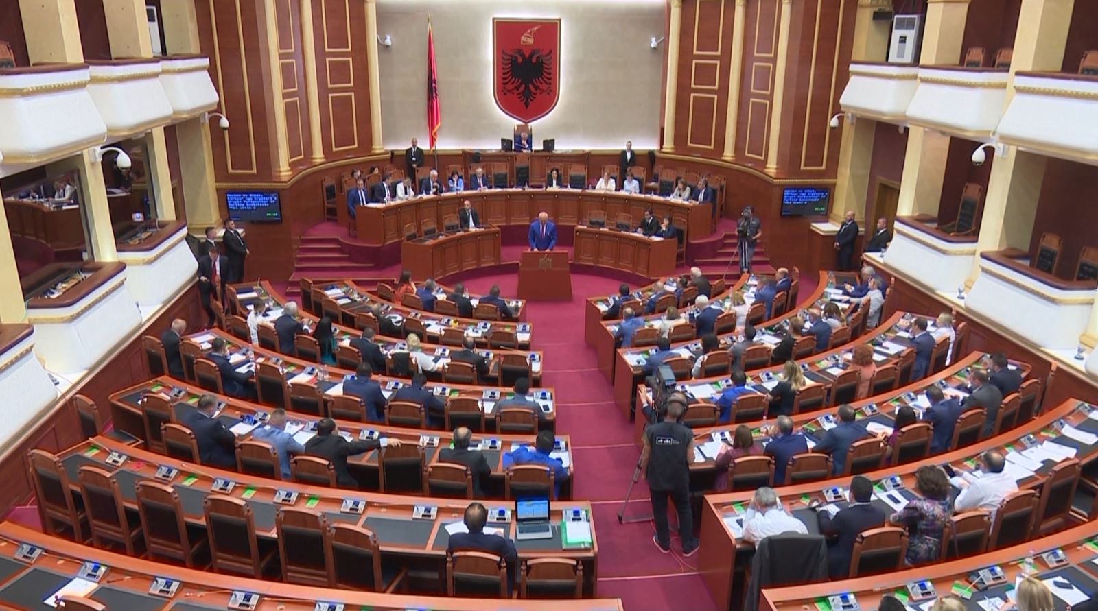 New Albanian Parliament Sworn In amid Pointed Words and Shredded Ballots