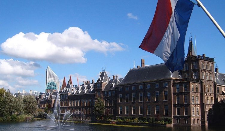 Hollanda rivendos orën policore e kufizimet kundër koronavirusit