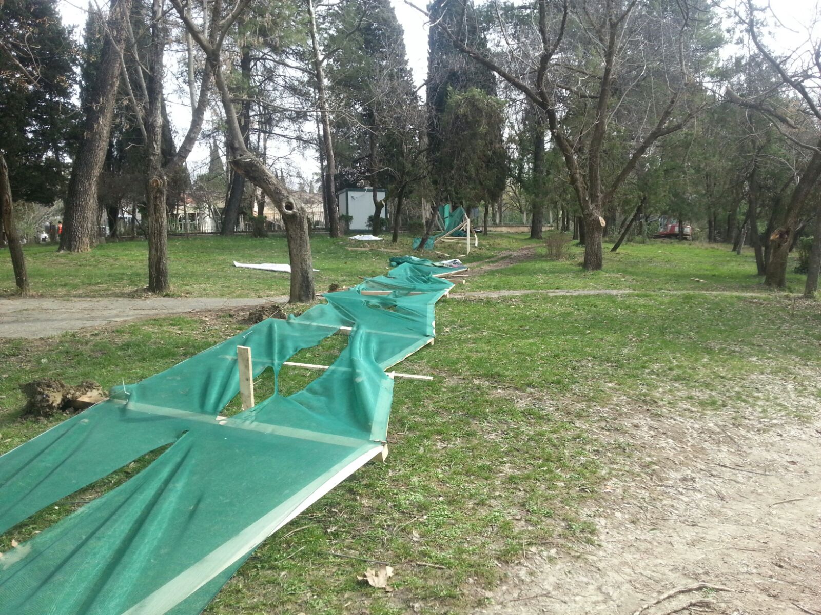 Qytetarët "pushtojnë" parkun e liqenit, denoncojnë në prokurori Kryebashkiakun Veliaj