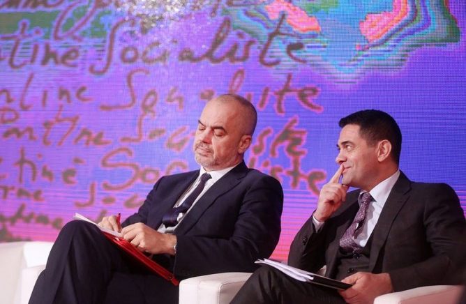 Ministrit Ahmetaj nuk i "pëlqejnë" bizneset e vogla në qendër të Tiranës – Koment
