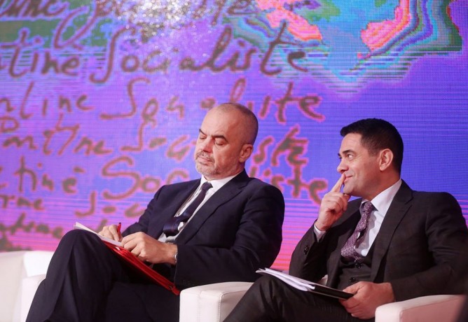 Ministrit Ahmetaj nuk i "pëlqejnë" bizneset e vogla në qendër të Tiranës – Koment