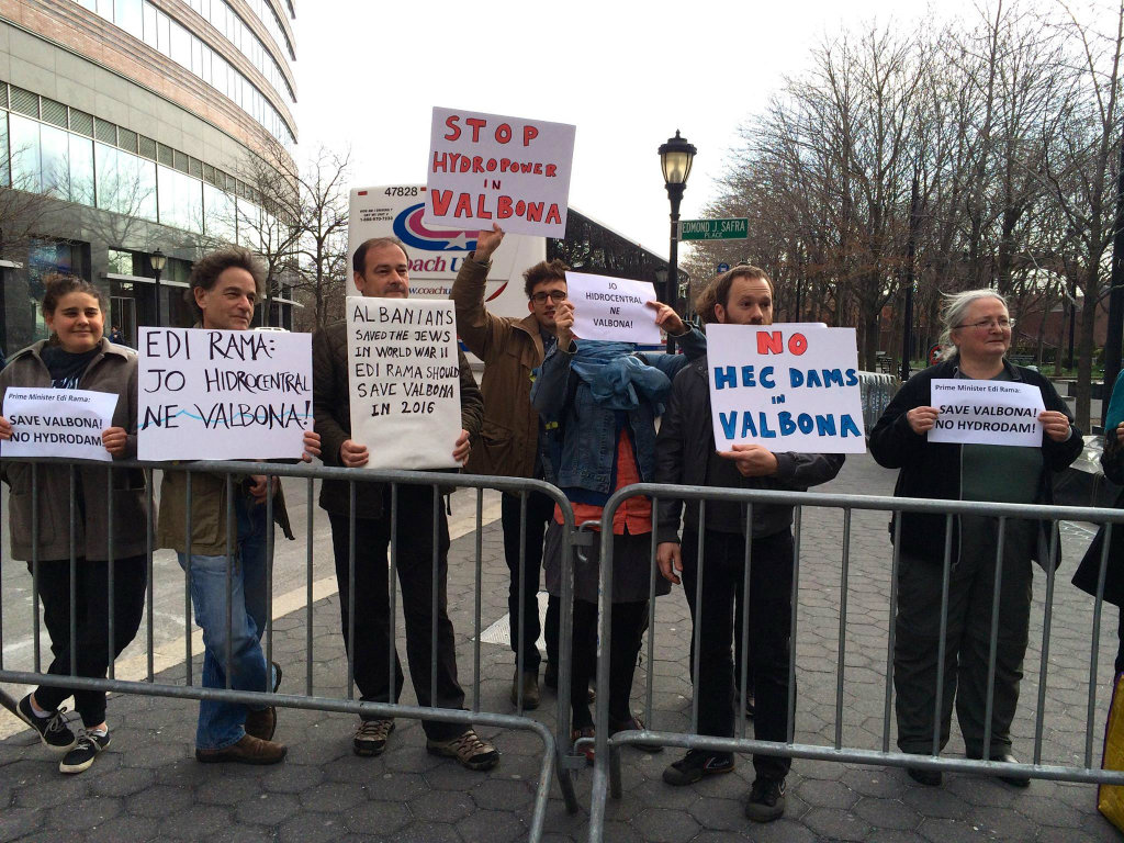Nju Jork, demonstrim kundër Kryeministrit Rama për Valbonën