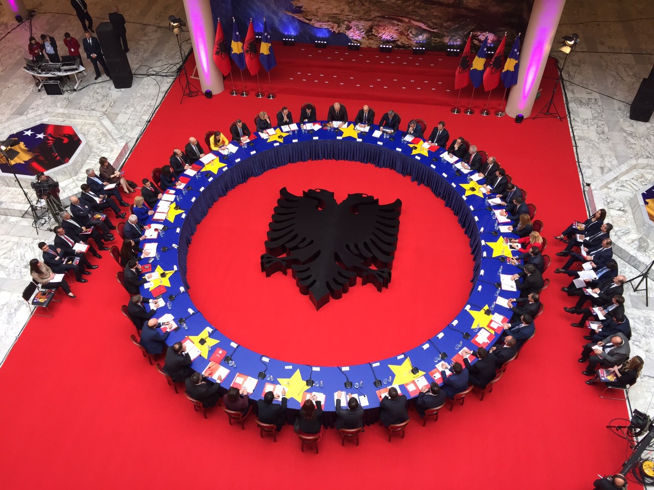 Çfarë pritet të ndodhë në mbledhjen mes qeverive të Shqipërisë e Kosovës?