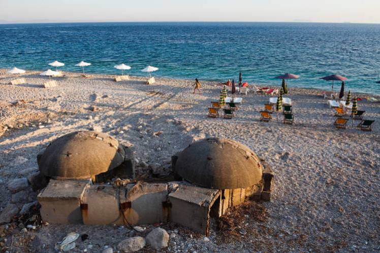 Mediat botërore: Bëni plazh kudo në Europë, por kujdes në Shqipëri