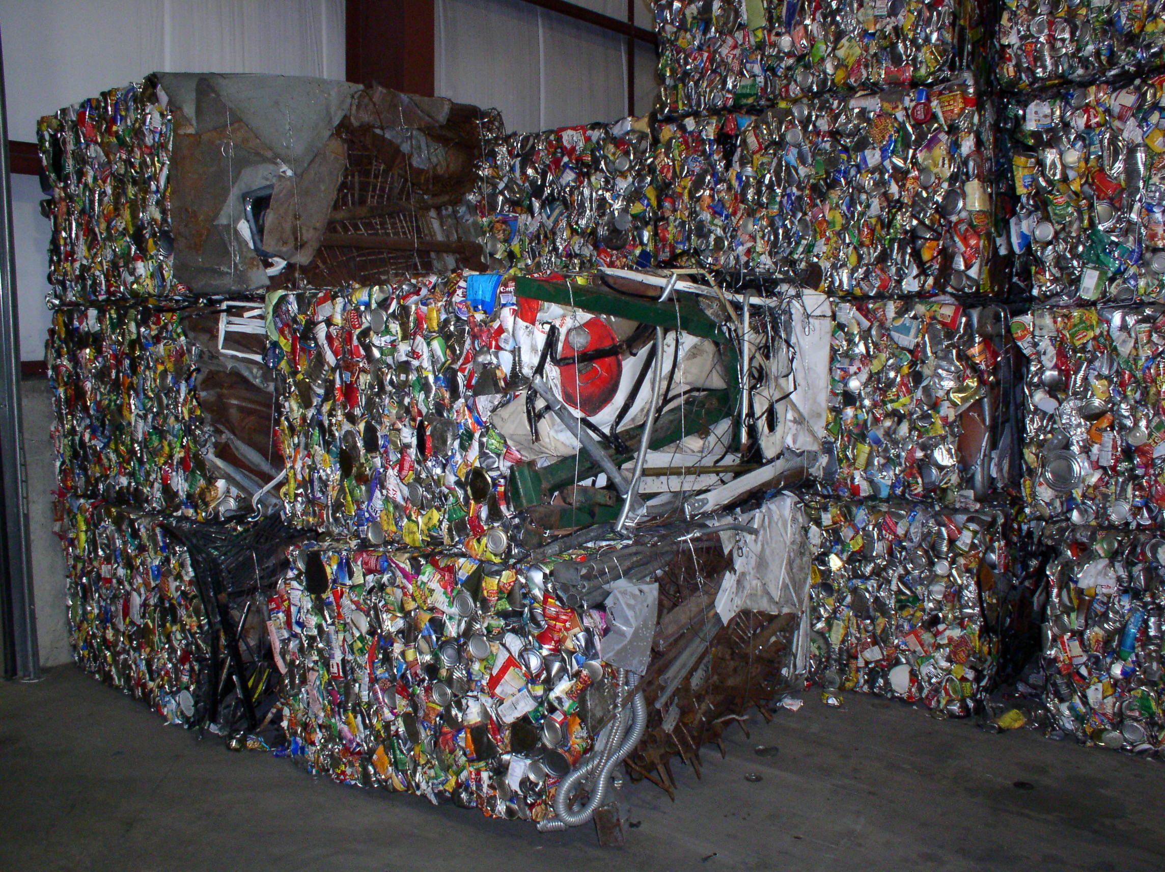 Po mbetjet e mbetjeve ku do të shkojnë? Pse ka lulëzuar industria e riciklimit në Shqipëri — Exit shpjegon