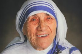 Nënë Tereza u shenjtërua sot nga Papa Françesku
