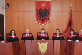 Gjykata Kushtetuese pezullon ligjin e vetingut