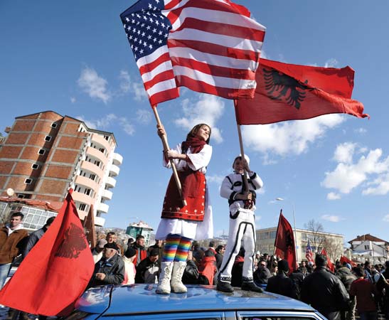 Amerikanët nuk e kanë idenë për dashurinë shqiptare, zbulon vrojtimi i opinionit publik