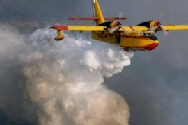 Zjarret në pyje, Greqia ndihmon Shqipërinë me aeroplanë