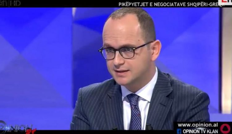 Bushati refuzon të përgjigjet për 12 miljet e detit të falura Greqisë