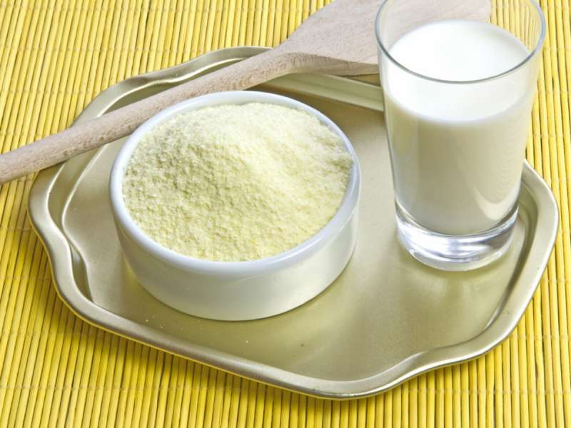 Rikthehet diskutimi për përdorimin e qumështit pluhur në produktet ushqimore