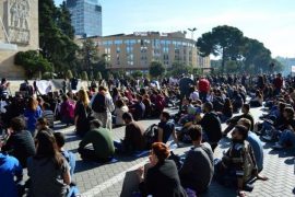 Studentët në protestë, kërkojnë uljen e tarifave të studimeve