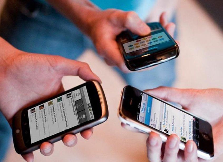 AKEP: 3,5 milionë përdorues të celularëve në Shqipëri kanë 5,5 milionë numra