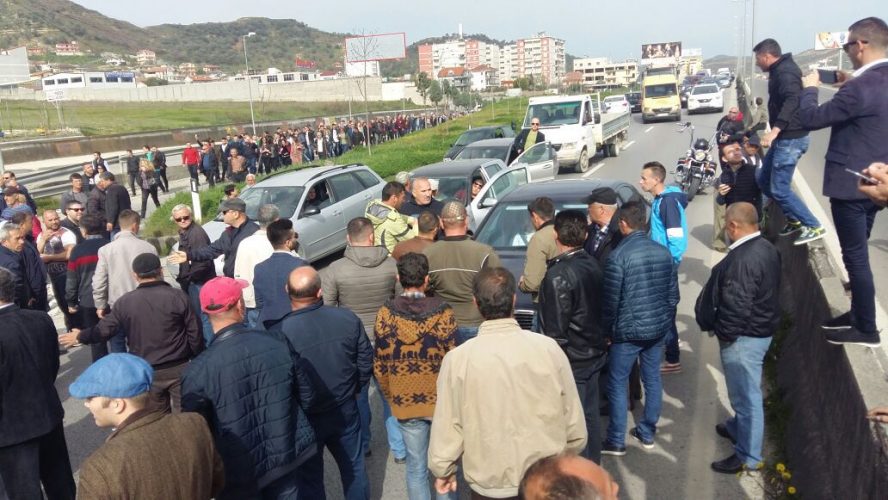 Protesta e opozitës — Prokuroria e Kurbinit heton 26 persona