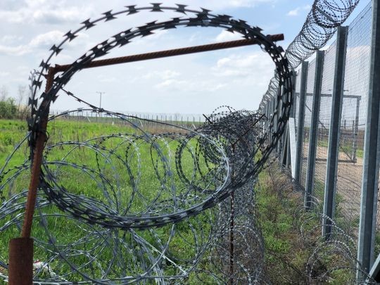 Imigrantët e paligjshëm, vendet e BE-së ndërtojnë gardhe në kufij