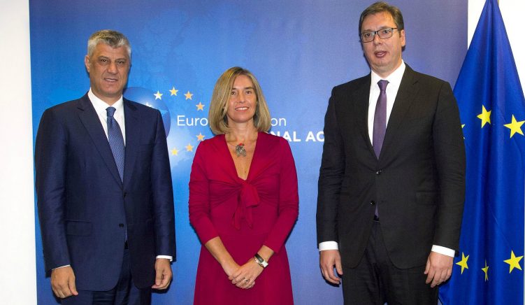 Mogherini telefonon Presidentin Thaçi: Hiqni tarifat doganore ndaj Serbisë
