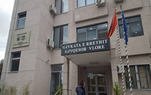 Vlorë, arratiset nga salla e gjyqit i arrestuari