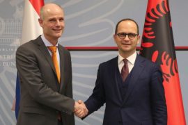 Ministri holandez: Duhet progres i dukshëm që të hapen negociatat mes Shqipërisë dhe BE-së