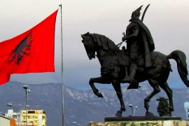 Kryeministri me flamurin më të madh se të Skënderbeut, ose Samiti i Dytë i Diasporës