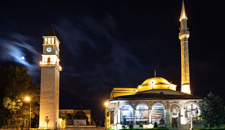 Besimtarët e Tiranës i kërkojnë Komunitetit Mysliman të hapë xhamitë gjatë Ramazanit
