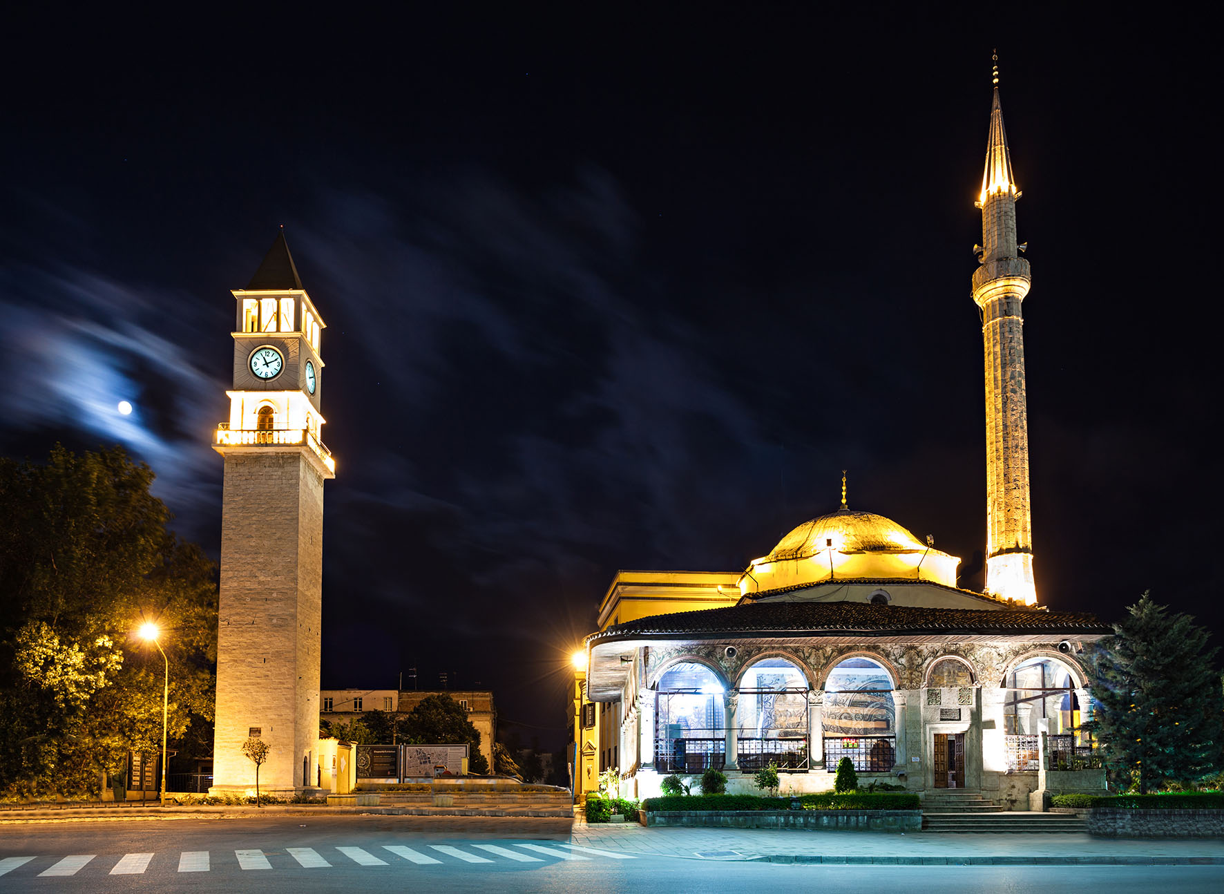 Besimtarët i kërkojnë Komunitetit Mysliman të hapë xhamitë