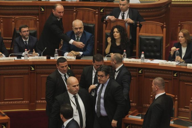 Kronikë nga seanca e Kuvendit të Shqipërisë