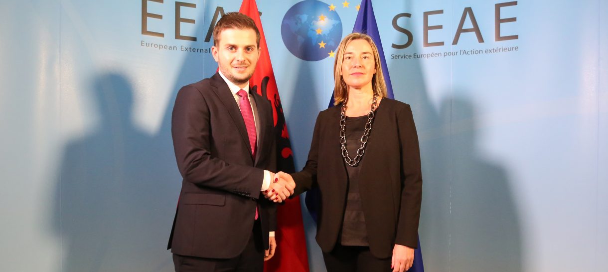 Shërbimi diplomatik shqiptar kthehet në furnitor të krimit