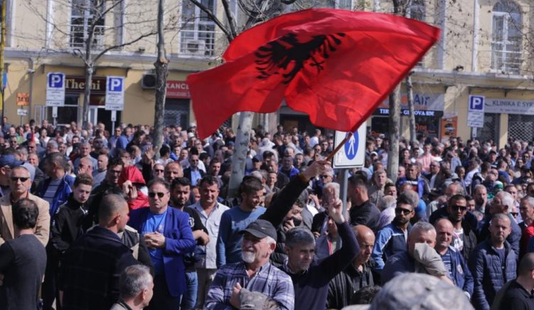 protesta Banorët e Unazës së Re përplasen me policinë