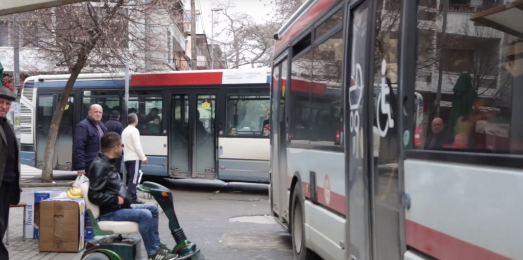 Durrës- Rreth 12 mijë persona me aftësi të kufizuar, asnjë mjet transporti publik i përshtatur