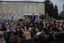 Mijëra qytetarë protestojnë kundër qeverisë