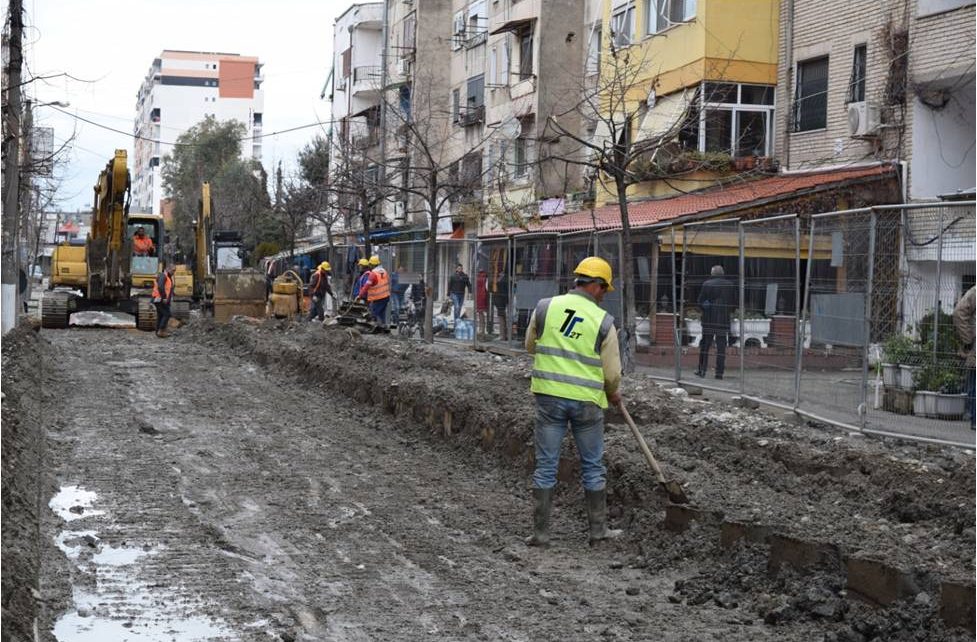 Punimet për kanalizimet dhe ujësjellësin e Durrësit rrezikojnë arkeologjinë
