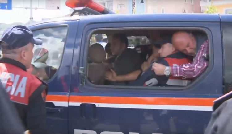 Policia arreston 5 qytetarë të zonës së Astirit