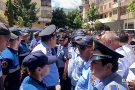 Lirimi i KZAZ-ve, përplasje me policinë në 18 bashki të vendit, arrestohen 30 persona