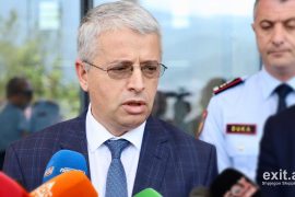 Ministri Lleshaj thirrje qytetarëve të shtyjnë afatet e udhëtimit ose të ndalojnë në fshatra afër Kakavijës