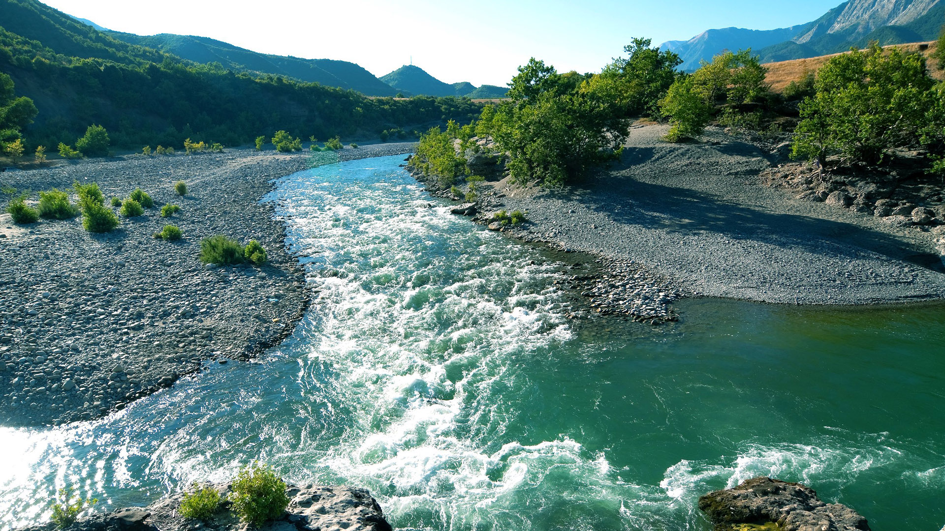 Mjedisorët propozojnë kthimin e rrjedhës së lumit Vjosa në park kombëtar