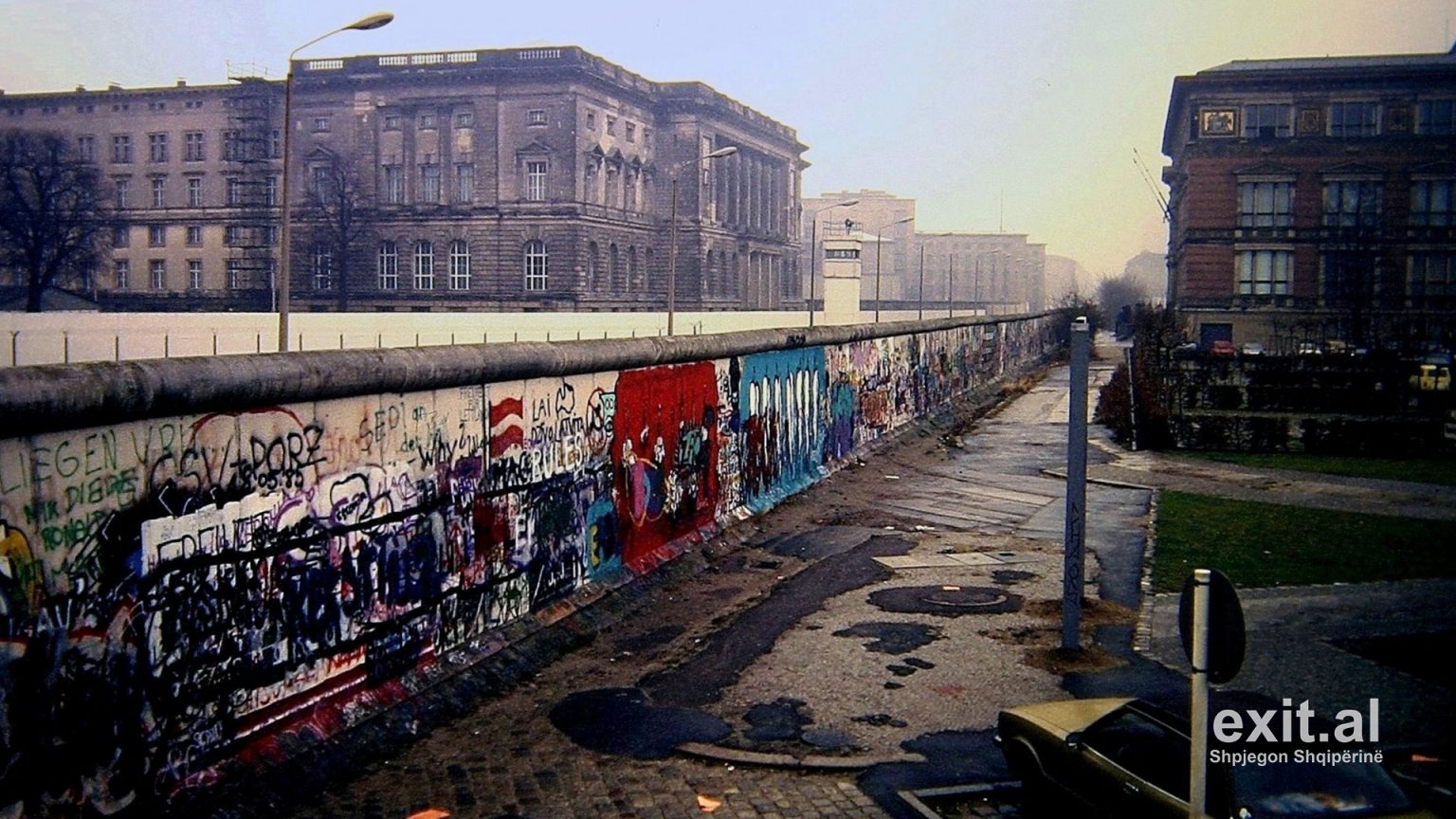 vite nga momenti kur muri i Berlinit nisi të krisej Exit Shpjegon Shqipërinë